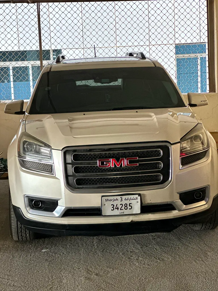 GMC Acadia 2015 — photo 1 of 16