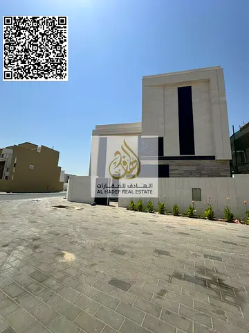 فيلا فاخرة للإيجار السنوي في منطقة الزاهية عجمان، موقع مميز زاوية كورنر على شارعين، أول ساكن. تتكون الفيلا من أرضي وطابقين، تضم 5 غرف
