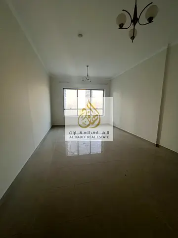 للإيجار السنوي في إمارة الشارقة منطقة المجاز 2 شقة سكنية مميزة مكونة من غرفتين وصالة بموقع استراتيجي رائع على شارع الوحدة مباشرة وعلى مخرج دبي مما يوف