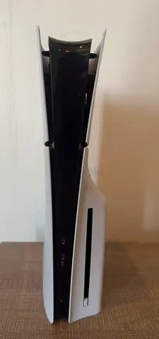 PlayStation Slim Disc + 2 Controllers