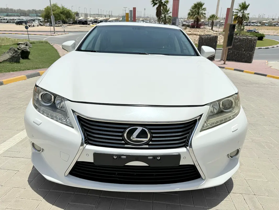 Lexus ES-Series 2014 — photo 1 of 20