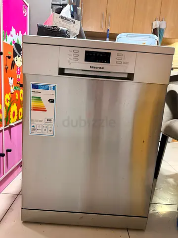 Hisense freestanding dishwasher in good working condition