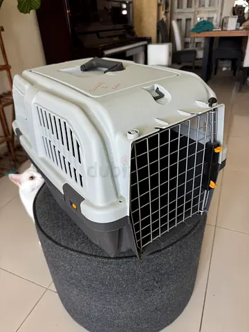 Used SKUDO 3 IATA plastic pet carrier with metal door – good condition