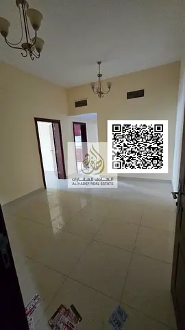 **شقة ثلاث غرف وصالة مع 2 بلكونة وإطلالة مباشرة على الشارع الرئيسي – تكييف مركزي وخزائن بالحائط** **النعيمية 1 على شارع الاتحاد مباشرة بالقرب من مدرسة