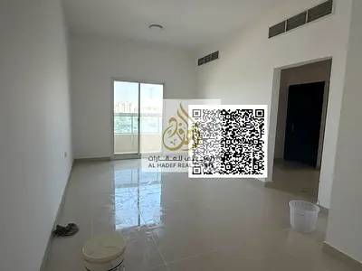 غرفتين وصالة بالجرف 3، 2 حمام، بلكونة، صالة منفصلة، مساحة واسعة، بناية نظيفة عوائل فقط قريب شارع محمد بن زايد 42 ألف 4 أو 6 دفعات تأمين شيك تاني ساكن.