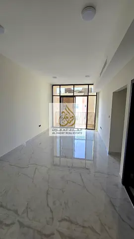 شقة غرفتين وصالة أول ساكن مع بلكونة و3 حمامات | تشطيب سوبر ديلوكس | الجرف 3 شارع رئيسي