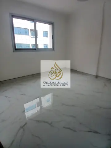 شقة غرفة وصالة أول ساكن للإيجار في القاسمية المحطة بالشارقة غرفة ماستر بموقع مميز قريب من جميع الخدمات مع تشطيب حديث ورسوم وتأمين مناسبين وتسهيلات في