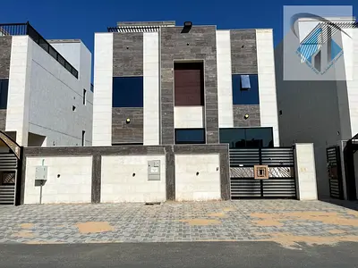 للبيع فيلا طابقين وروف موصلة مياه كهربا مكييفات مركزى  تتميز بموقع استراتيجي قريب من جميع الخدمات والمدارس والمراكز التجارية تملك حر