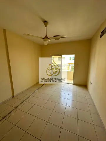 One-bedroom apartment with a living room, open view, annual rent at a special price.