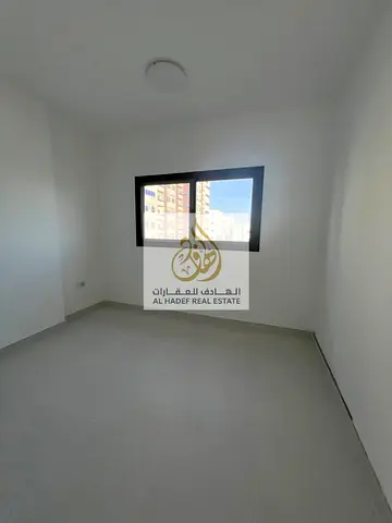 للإيجار السنوي في إمارة الشارقة منطقة القليعة شقة سكنية مميزة أول ساكن مكونة من غرفة وصالة داخل موقع حيوي واستراتيجي قريب من جميع الخدمات الأساسية وال