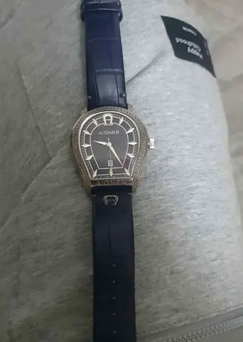 Aigner Mens wristwatch with navy leather strap, good working condition