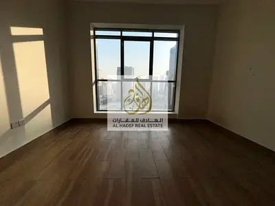 شقة غرفتين وصالة للإيجار في التعاون بالشارقة داخل تاور عائلات بموقع مميز على مخرج دبي مباشرة مع تشطيب ممتاز ومساحات واسعة وباركن متوفر وتسهيلات مناسبة