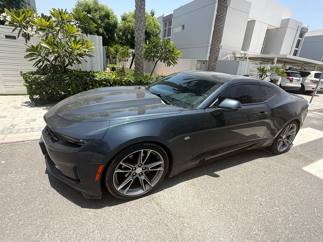 Chevrolet Camaro 2020 — photo 1 of 5