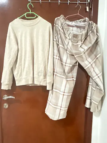 Womens loungewear set with checkered trousers and sweatshirt