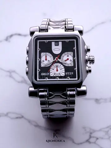 Oakley Minute Machine (Matte Silver Black Dial)