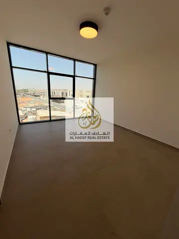 غرفتين وصالة أول ساكن في العامرة 📍 على شارع محمد بن زايد ✨ تشطيبات سوبر ديلوكس