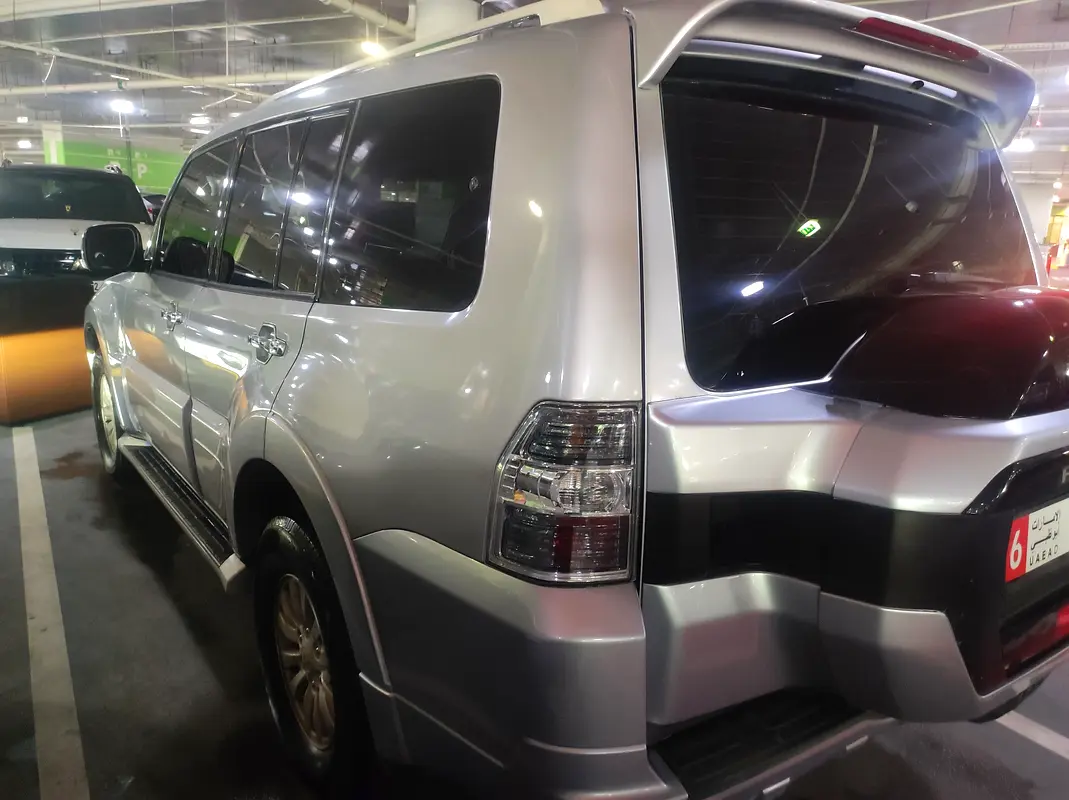Mitsubishi Pajero 2015 — photo 1 of 20