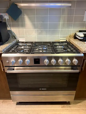 Bosch stainless steel 90cm freestanding gas range with oven - good condition