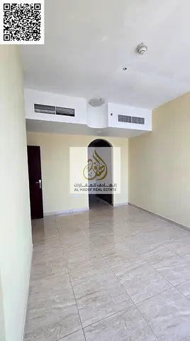 للإيجار السنوي في إمارة عجمان – منطقة الجرف 3 – خلف السوق الصيني مباشرة – شقة ثلاث غرف وصالة واسعة مع 3 حمامات وخزائن حائط وإستور – مساحات كبيرة وإطلا