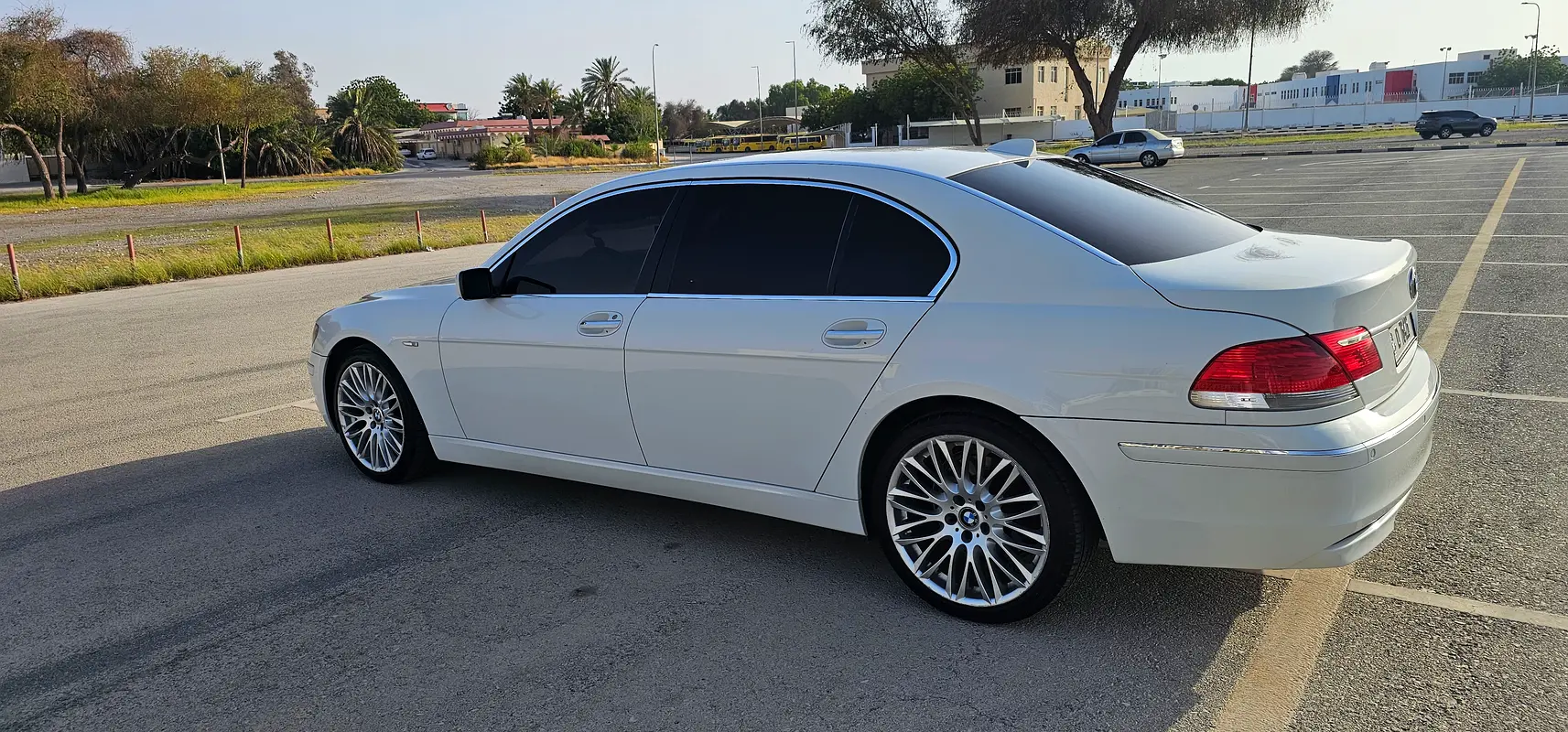 BMW 7-Series 2008 — photo 1 of 6