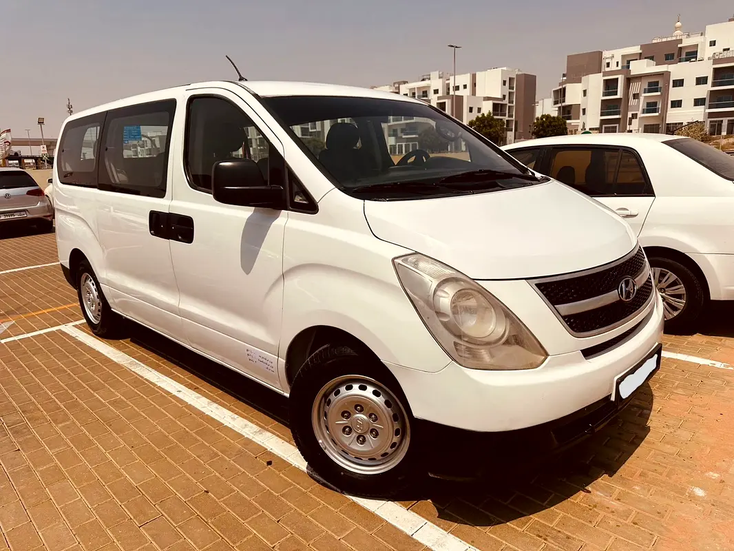 Hyundai H1 2014 — photo 1 of 18