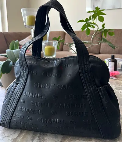 Chanel Pre-owned black embossed Chanel bowling tote bag