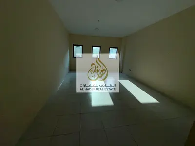 استوديو واسع مع مطبخ منفصل وباركن في أبراج الفالكون عجمان