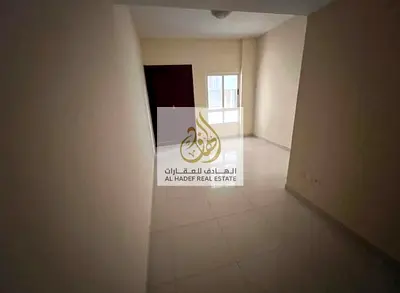 الايجار سنوي في عجمان منطقة النعيميه 1 قريب من المدرسة الحكمه البنايه عائلات  شقه غرفه وصاله  تكيف مركزي 2 حمام مع بلكونه اطلاله خزانات بالحوائط