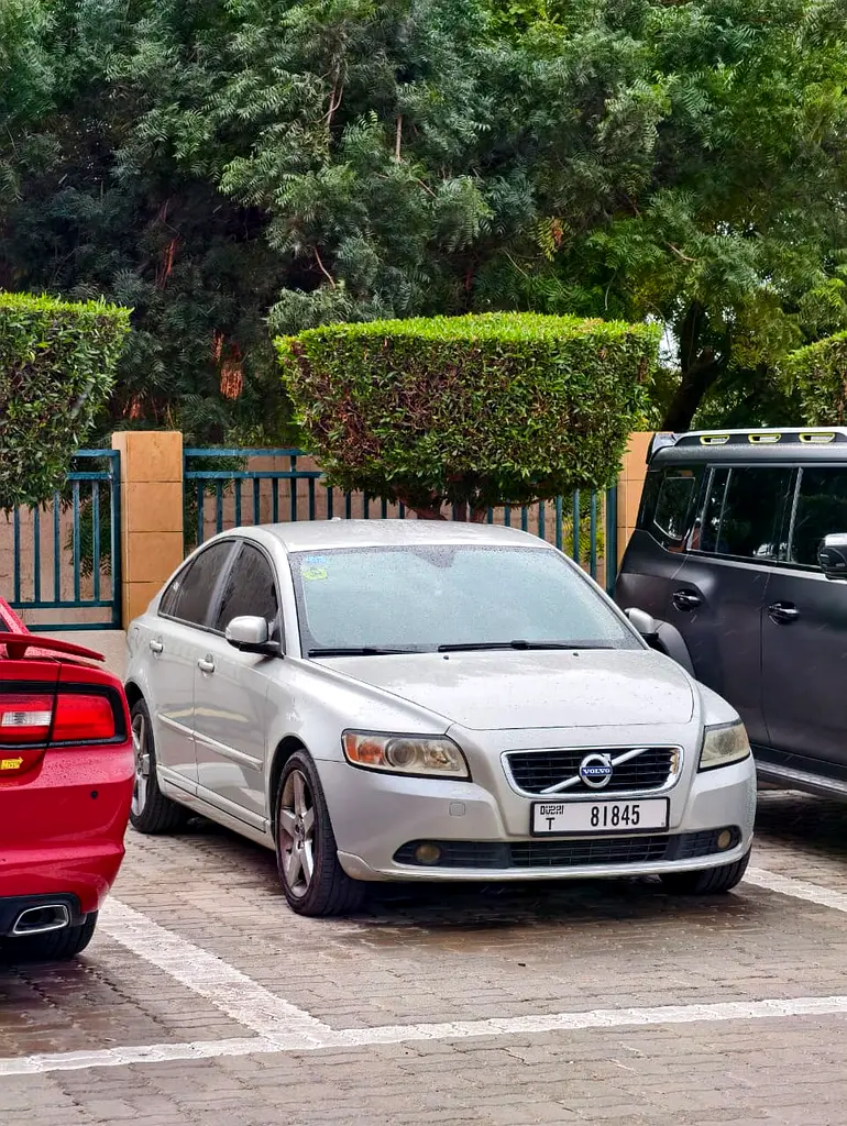 Volvo S40 2012 — photo 1 of 8
