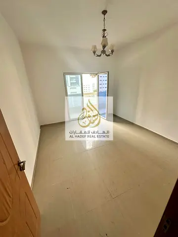 غرفتين وصاله مع اتنين حمام على شارع الشيخ خليفه صاله منعزله تمام واطلاله روعه على شارع الشيخ خليفه