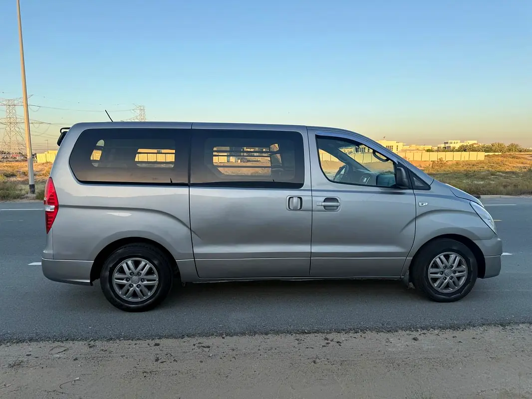 Hyundai H1 2017 — photo 1 of 17