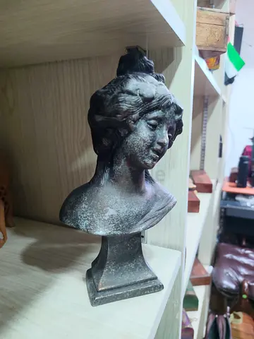 Vintage-style bronze bust sculpture (small decorative statue) 23.5cm tall
