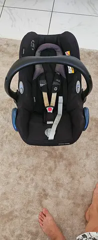 Used infant car seat / carrier - Maxi Cosi Cabriofix - good condition