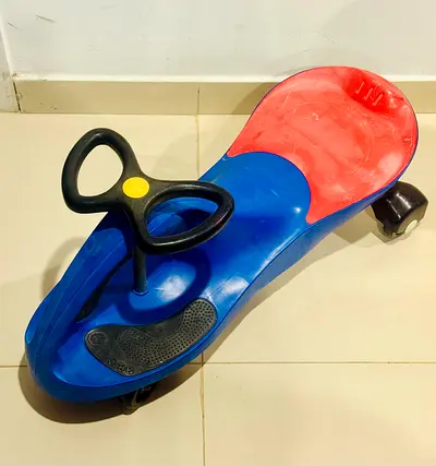 Blue  red wiggle car/plasma car for kids - used