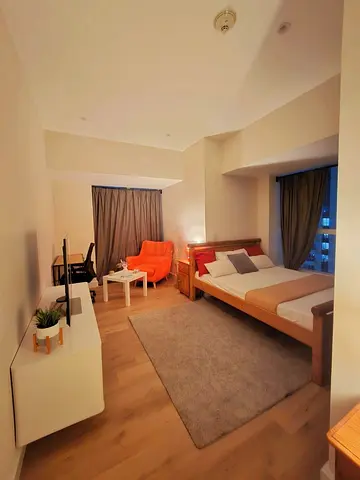 Direct Luxury, Cozy and Spacious Master Room Near Metro, Tram and The Beach in Marina