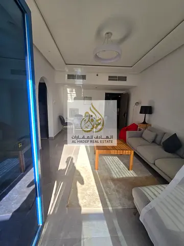 🏡✨ للإيجار السنوي في عجمان – غرفة وصالة داخل برج فاخر  📍 الموقع: أحد أرقى أبراج عجمان – موقع مميز وحيوي قريب من جميع الخدمات والمرافق 🚗🛍️  📐 تفاص
