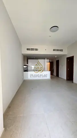 للإيجار شقة جديدة لأول ساكن في الجاردن ريزيدنس، بموقع مميز مقابل مدينة الإمارات وقريب من شارع الشيخ محمد بن زايد، يسهل الوصول منه إلى جميع الخدمات وال