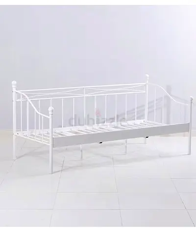 White Metal Day Bed