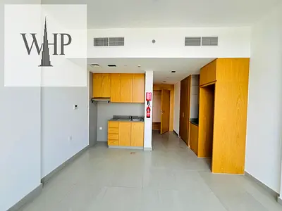 Lavish studio with kitchen appliances// luxury living // All Amenities