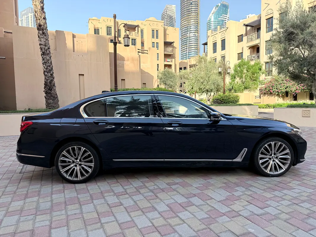 BMW 7-Series 2015 — photo 1 of 11