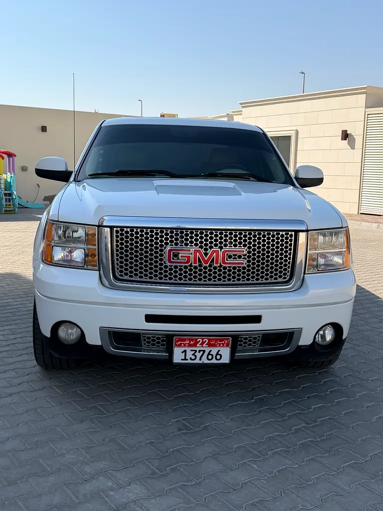 GMC Sierra 2011 — photo 1 of 6