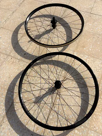 Bontrager paradigm comp 25 front and rear wheels. Tubeless ready, disc brake only 622x25