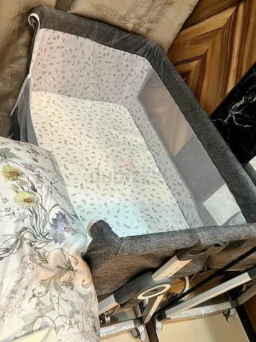 Comfortable Co-Sleeping Baby Bassinet in Grey
