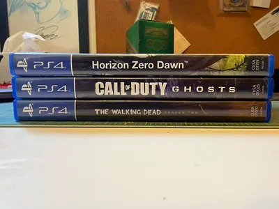 PS4 Game Bundle – Horizon Zero Dawn, COD Ghosts, Walking Dead S2 (Great Condition)