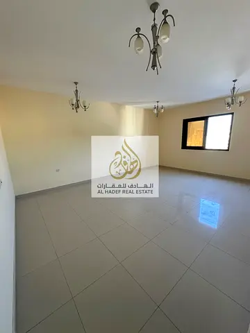 الايجارسنوي في عجمان منطقة النعيميه 1 قريب من المدرسة الحكمه البنايه عائلات شقه غرفتين وصاله  تكيف مركزي 2 حمام غرفه ماستر بلكونه خزانات بالحوائط