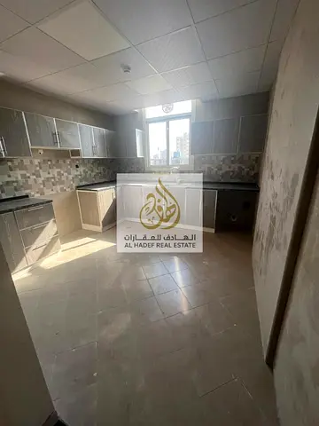 الايجار سنوي في عجمان منطقة الجرف3 البنايه جديد اول سكن عائلات شقه غرفتين وصاله الصاله منعزله مع بلكونه  تكيف مركزي 3 حمام غرفه ماستر  مطبخ منفصل مساح