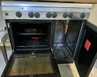 Electric/Gas Cooker With Oven - ONLY 299