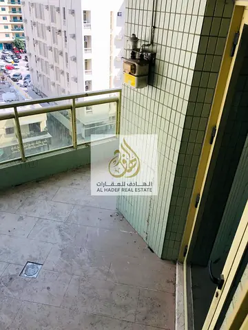 شقة غرفتين وسالة مع غرفة خادمه ماستر و2 بلكونه 3حمام جم ومسبح وملعب تنس فردي