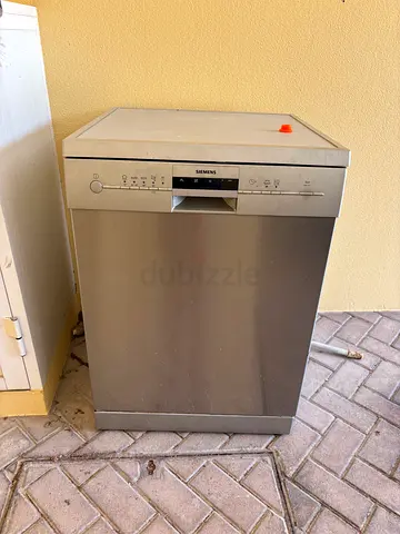 Siemens freestanding stainless steel dishwasher - good working condition