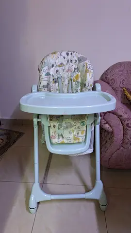 Compact baby high chair with removable tray —